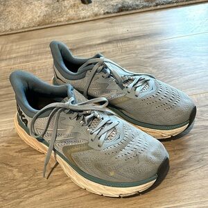 HOKA one one ARAHI 5 wide sneakers